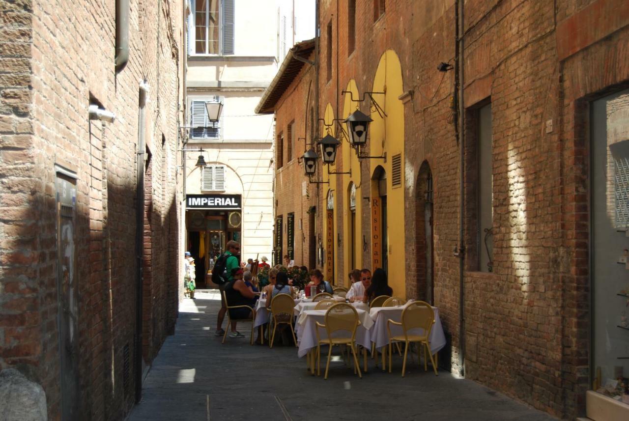 Antica Dimora Del Buongoverno Hotel เซียนา ภายนอก รูปภาพ
